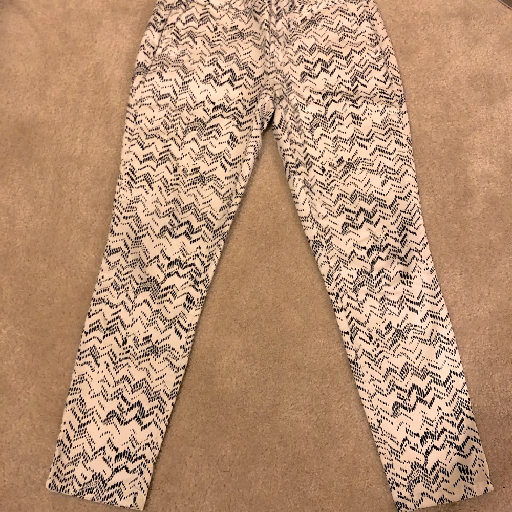 Gap size 2 skinny mini black & white abstract print khakis